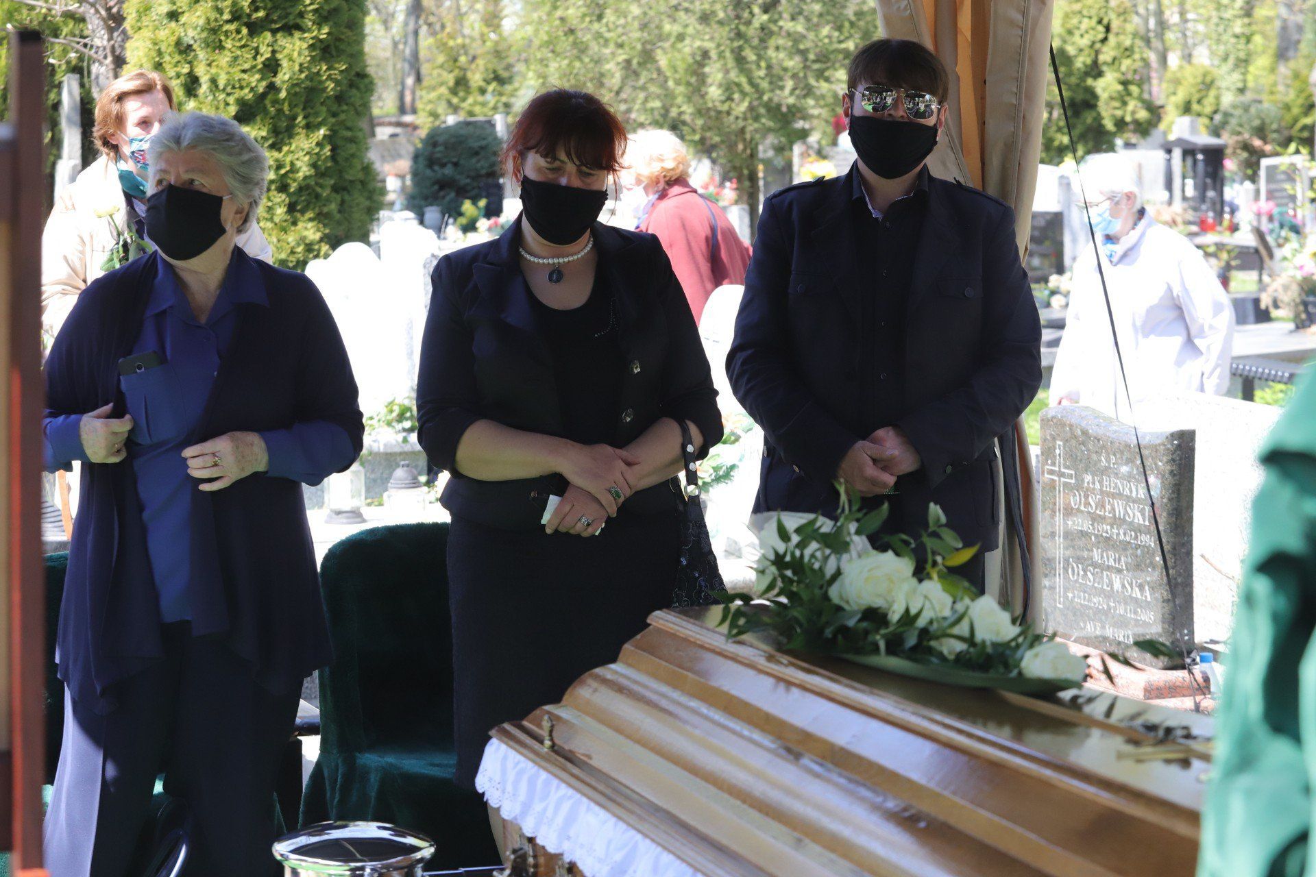 27-04-2020 LODZ .BOHDAN GADOMSKI ZYL 70 LAT POGRZEB NA CMENTARZU KOMUNALNYM DOLY W LODZI. ZNANY DZIENNIKARZ MUZYCZNY
FOT. GRZEGORZ GALASINSKI

DZIENNIK LODZKI/POLSKA PRESS *** Local Caption *** POGRZEB GADOMSKI BOHDAN