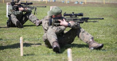 Szkolenia obronne dla pracowników państwowych spółek. Sasin popiera