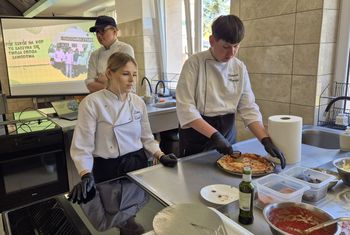 Dni Otwarte w Zespole Szkół imienia Korpusu Ochrony Pogranicza w Szydłowcu. Przyszło wielu ósmoklasistów