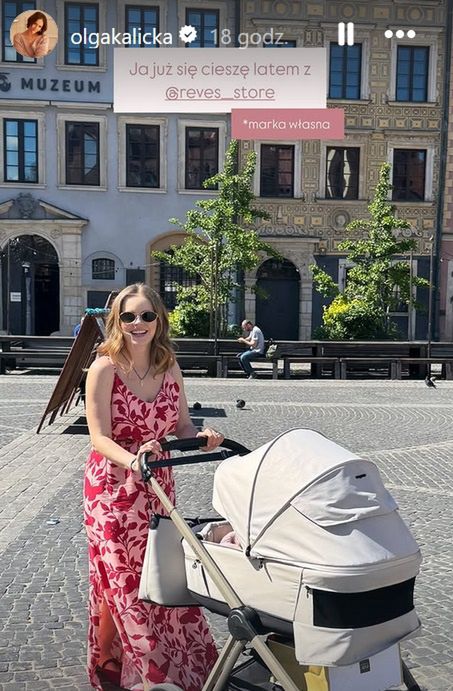 Olga Kalicka w sukience w kwiaty
