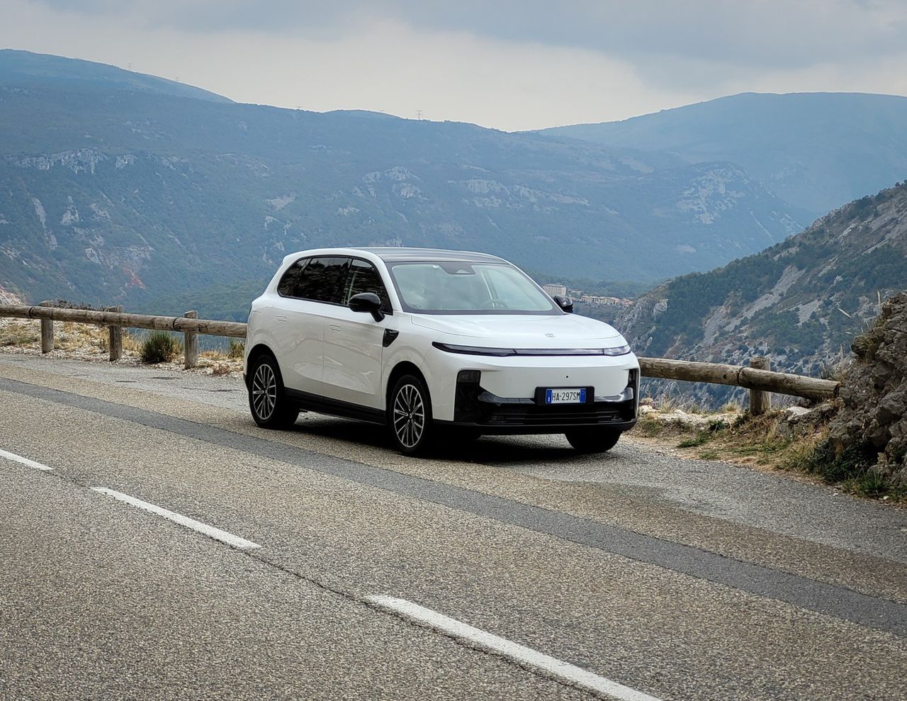 Leapmotor B10 doczekał się wersji z silnikiem spalinowym. Wiemy, ile kosztuje