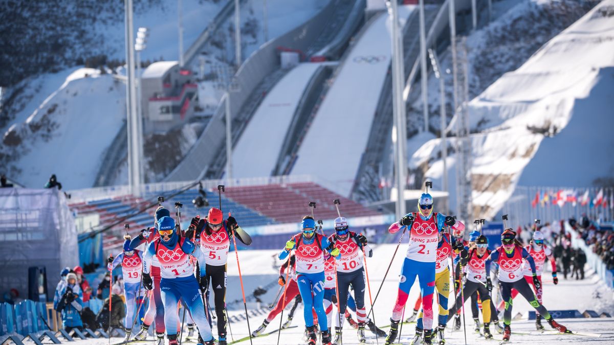 ZHANGJIAKOU, CHINA - FEBRUARY 16: Anais Bescond of France, Vanessa Voigt of Germany, Lisa Vittozzi of Italy, Susan Dunklee of USA, Irina Kazakevich of Russian Olympic Committee in action competes during the women´s biathlon relay during the Beijing 2022 Winter Olympics at National Biathlon Centre on February 16, 2022 in Zhangjiakou, China. (Photo by Kevin Voigt/DeFodi Images via Getty Images)