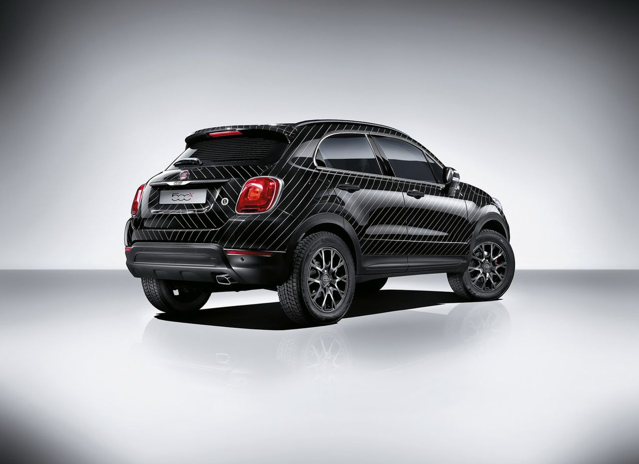 Fiat 500X Black Tie Garage Italia Customs - w garniturze w paski