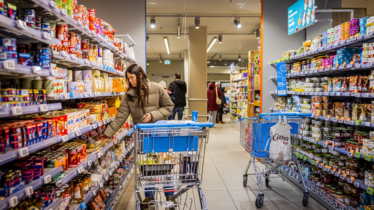 AMSTERDAM, NETHERLANDS - JANUARY 31: Shopping at grocery store Albert Heijn on January 31, 2025 in Amsterdam, Netherlands. (Photo by Patrick van Katwijk/Getty Images)