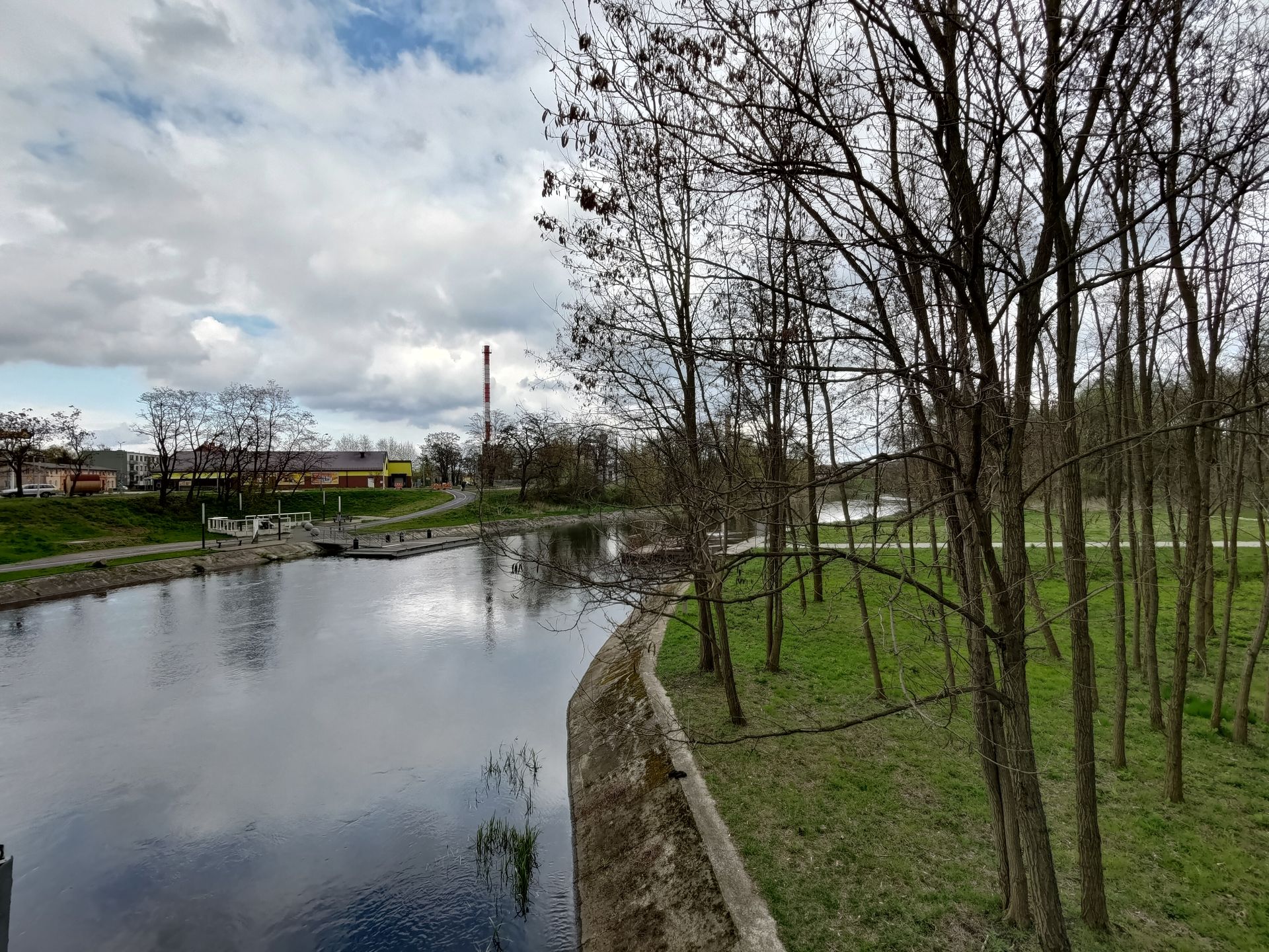 Smartfon inny niż (prawie) wszystkie. ASUS Zenfone 8 Flip: test 11
