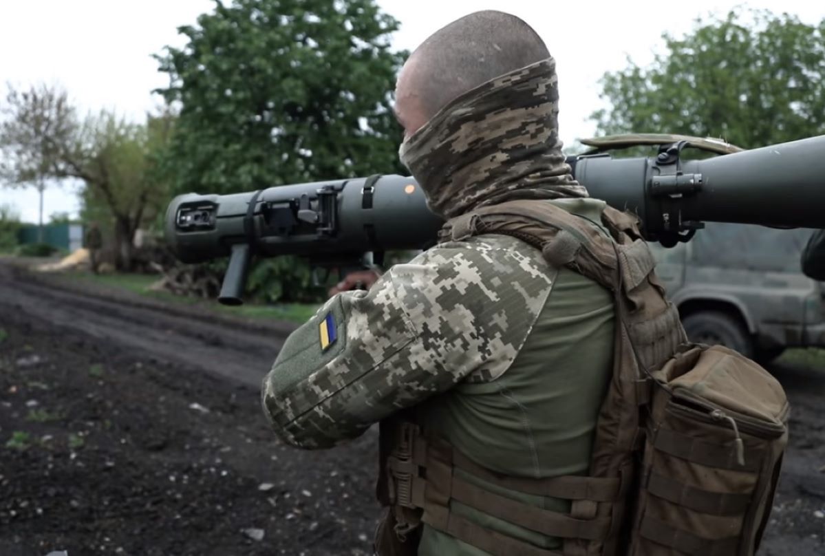 Szwedzka broń zdaje egzamin. Carl Gustaf zniszczył czołg Rosjan - Ukraińcy chwalą szwedzką broń