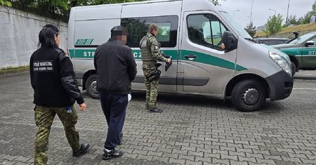 Włamanie do sklepu i jazda po alkoholu. Deportują Gruzinów i Ukraińca