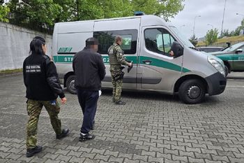 Włamanie do sklepu i jazda po alkoholu. Deportują Gruzinów i Ukraińca
