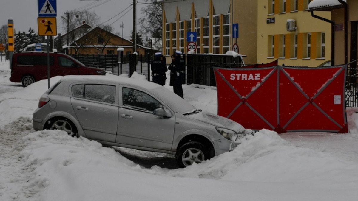 Dramat pod kościołem. 6-latek potrącony, senior nie żyje