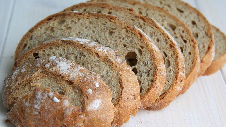 Białe pieczywo jest jednym z produktów niesprzyjających jelitom