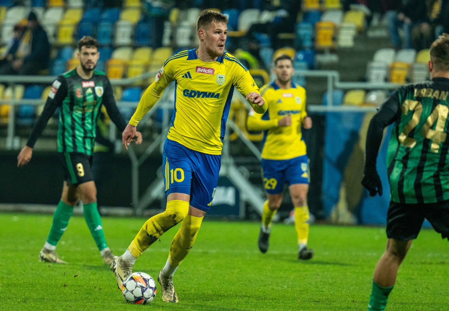 Karol Czubak w barwach Arki Gdynia zaliczył łącznie 130 meczów, w których zdobył 66 bramek i miał 16 asyst