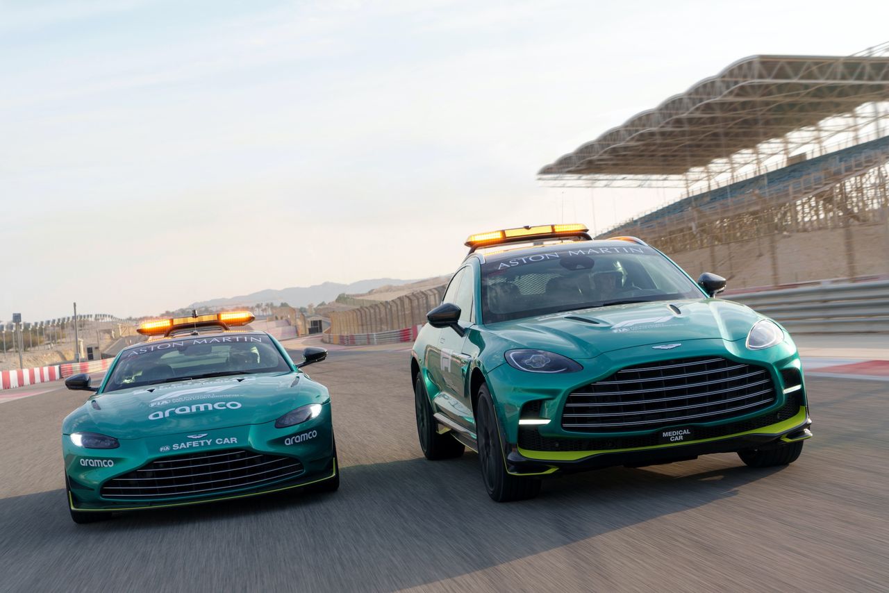 Aston Martin DBX707 samochodem medycznym Formuły 1. Jego mniejszy brat safety carem