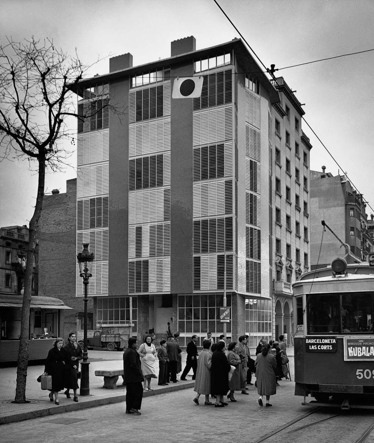 Niesamowite czarno-białe zdjęcia z ulic Madrytu i Barcelony lat 50. 14