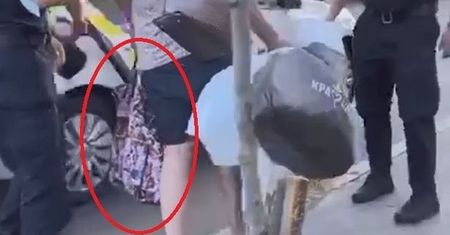„Zachowywała się agresywnie”. Ukrainka trzymała dziecko w plastikowej torbie