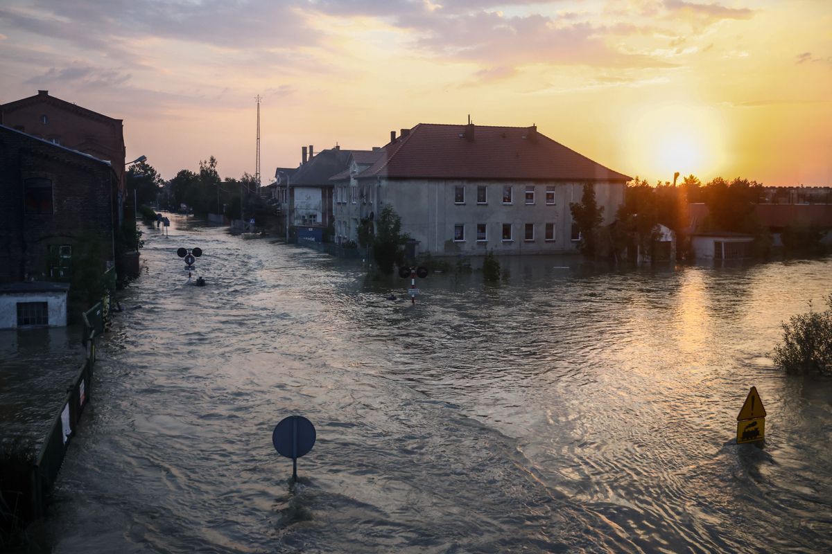 Polska walczy z powodzią 