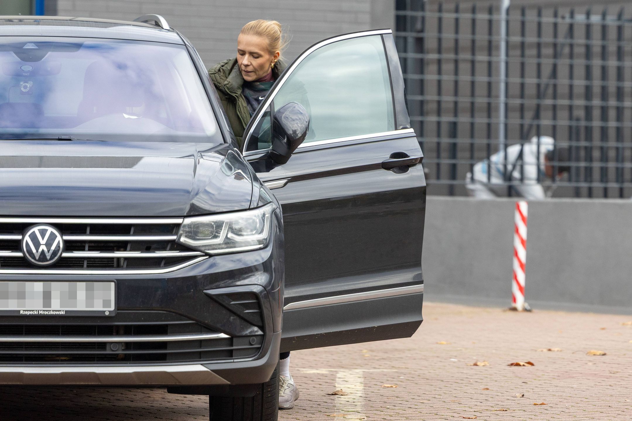 Aneta Zając wybrała się z synami na lodowisko