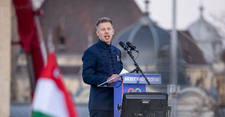 Jest reakcja rywala Orbána na szokujące doniesienia z Serbii
