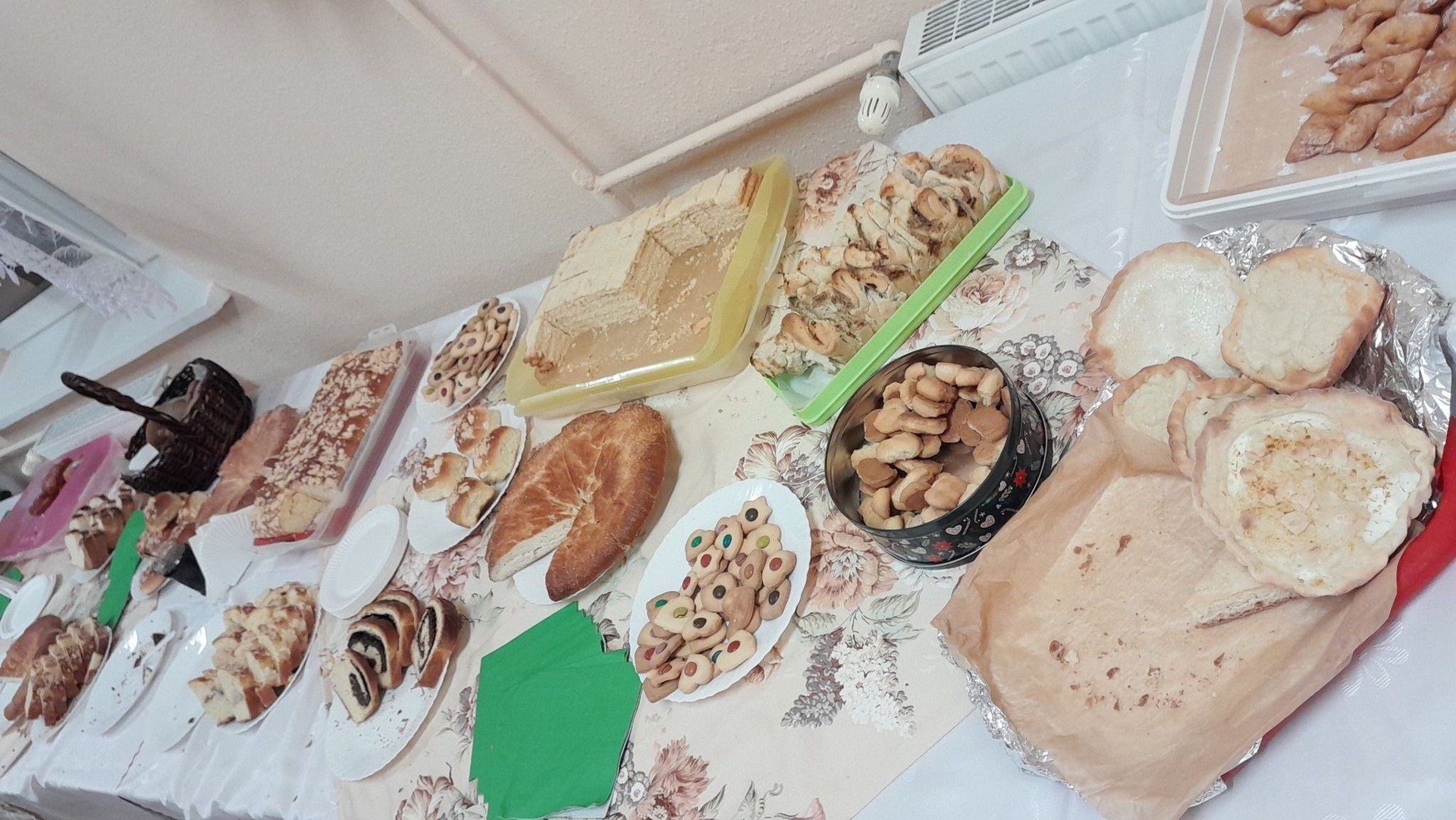 Spotkanie zakończyła wspólna degustacja potraw z czasów dzieciństwa naszych rodziców i nas samych przygotowanych przez panie z Koła Gospodyń Wiejskich.