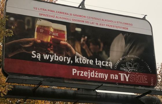 „Są wybory, które łączą” w reklamach piwa Tyskie
