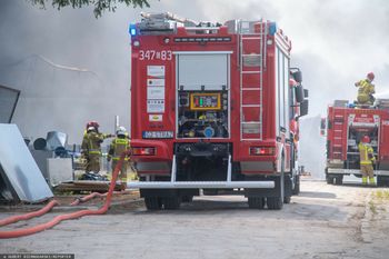 Pożar hali we Włocławku. Ewakuacja sąsiedniego szpitala
