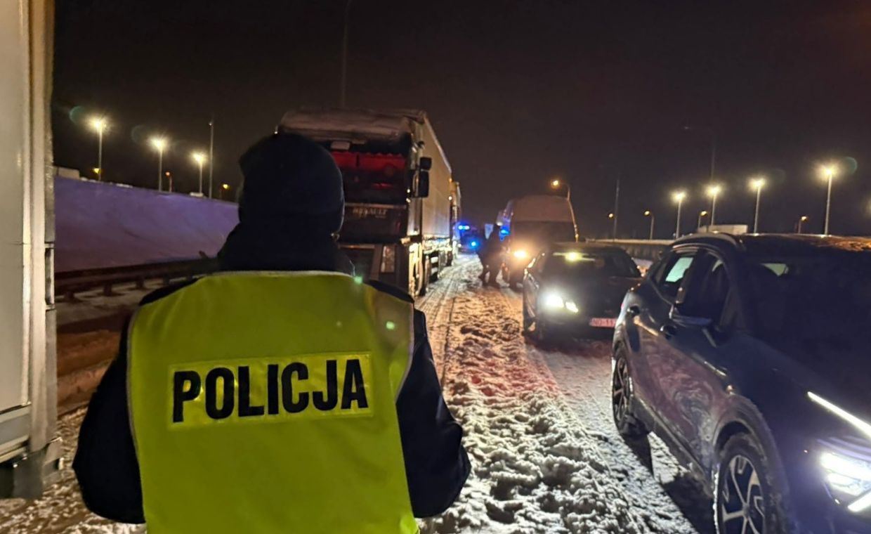 wiadomości,aktualności,WP Wiadomości Kryzys na S7. Drogowcy mówią o 19 godzinach