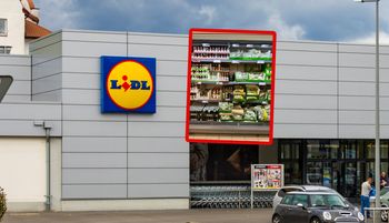 "Wryło mnie w ziemię". Poruszenie wokół zdjęcia z Lidla
