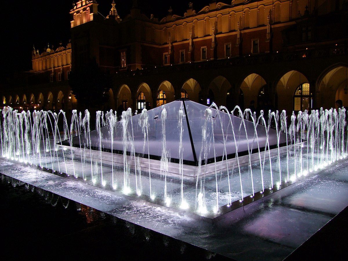 Kraków: Fontanna na Rynku. Zgłosili się autorzy pomysłu sprzed lat