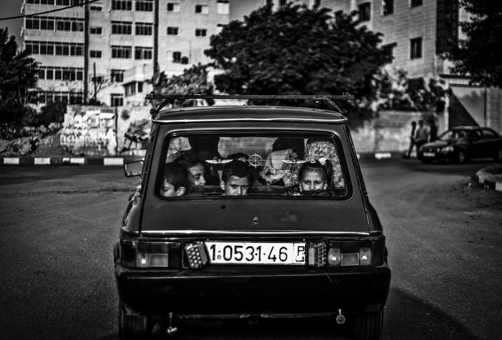 Częsty widok na ulicach miast w Strefie. Wielodzietność jest w Strefie Gazy bardzo powszechna.