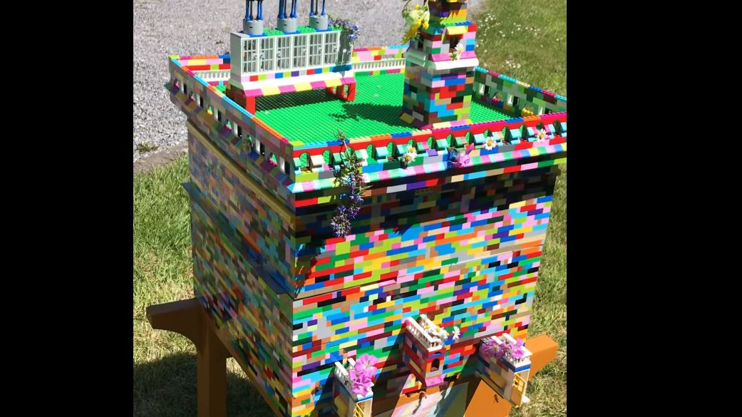 Ul zbudowany w całości z klocków LEGO. W środku mieszka 30 tysięcy pszczół 1
