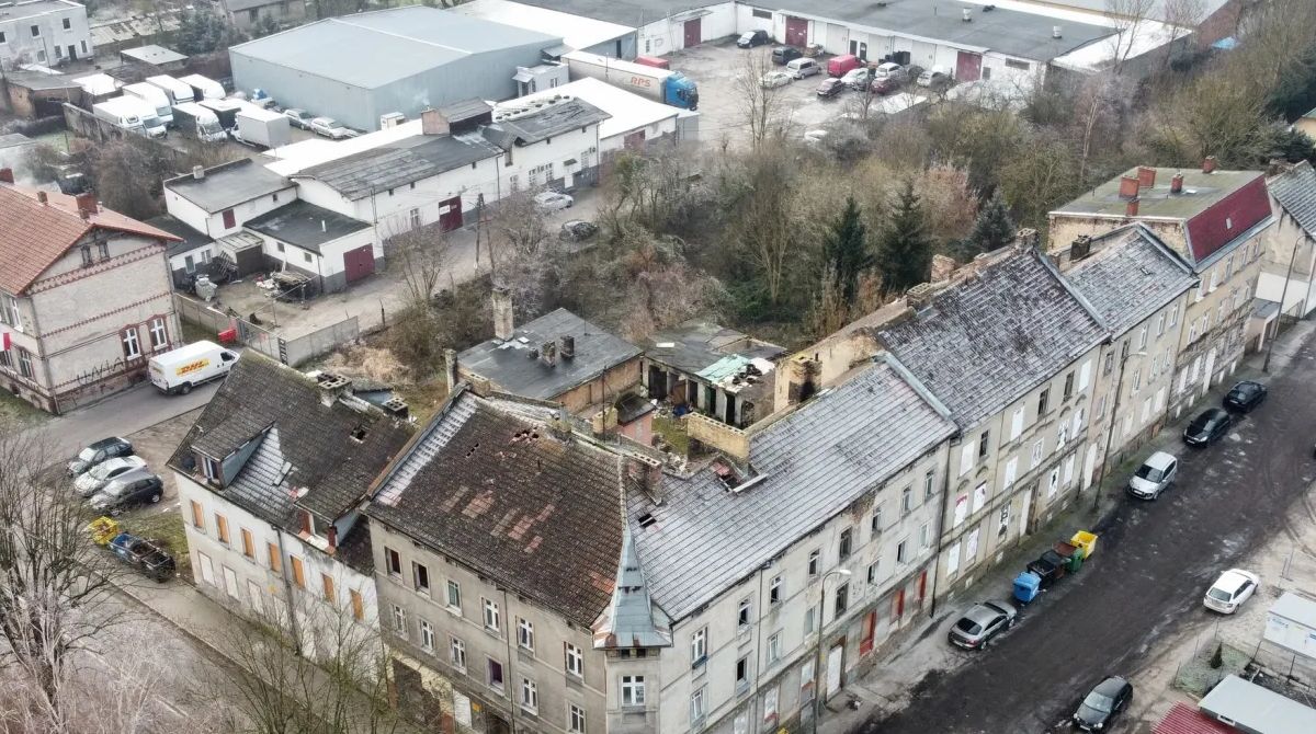 Aż 32 firmy chcą zająć się wielką demolką na Zawarciu.
