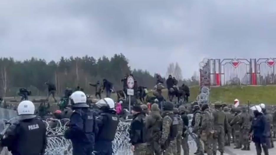 Kryzys na granicy. Kolejna grupa migrantów próbowała się wedrzeć się do Polski 