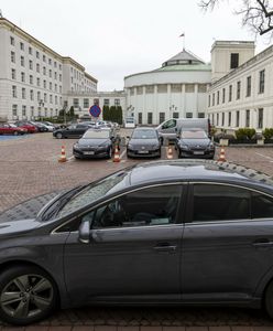Wynajmują auta na biura poselskie. A w garażu stoją ich prywatne samochody