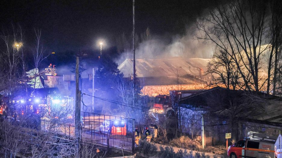 Pożar magazynu z kajakami w Warszawie