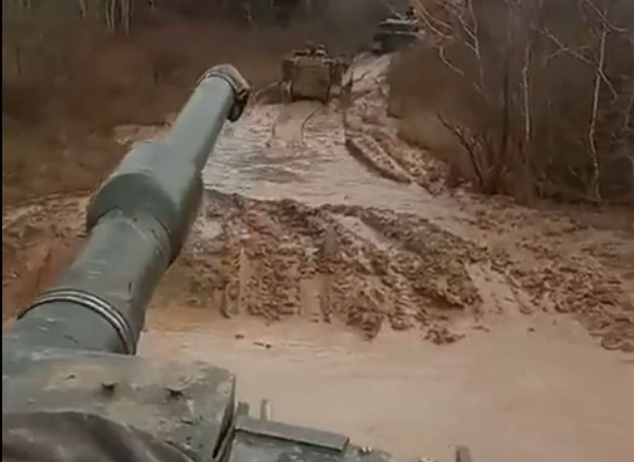 Czołgi Leopard 2A4. Ukraińcy pokazali, że błoto im niestraszne
