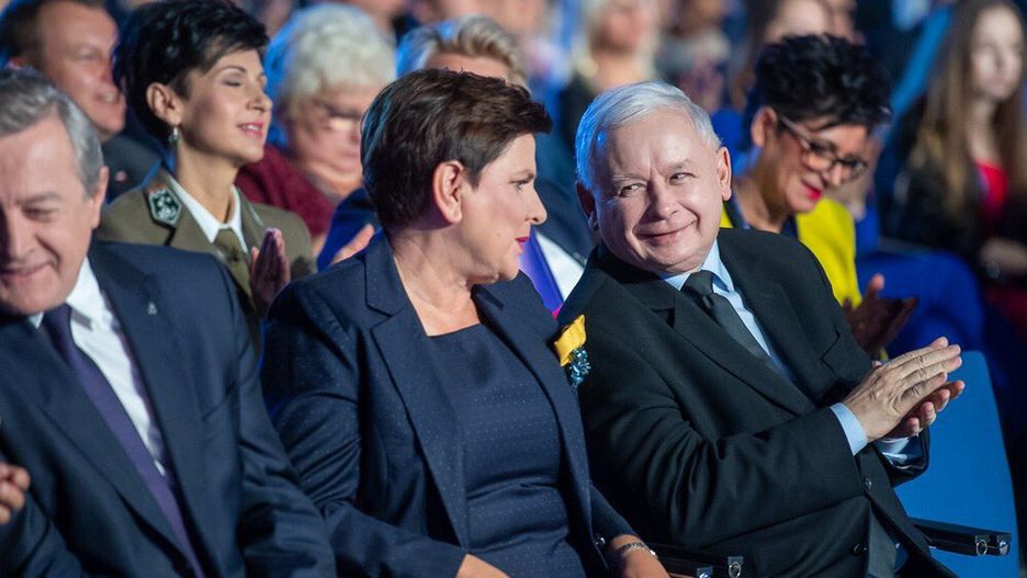Głosujesz na PiS? No to zapłacisz więcej (PiS, Fot: Andrzej Hrechorowicz)