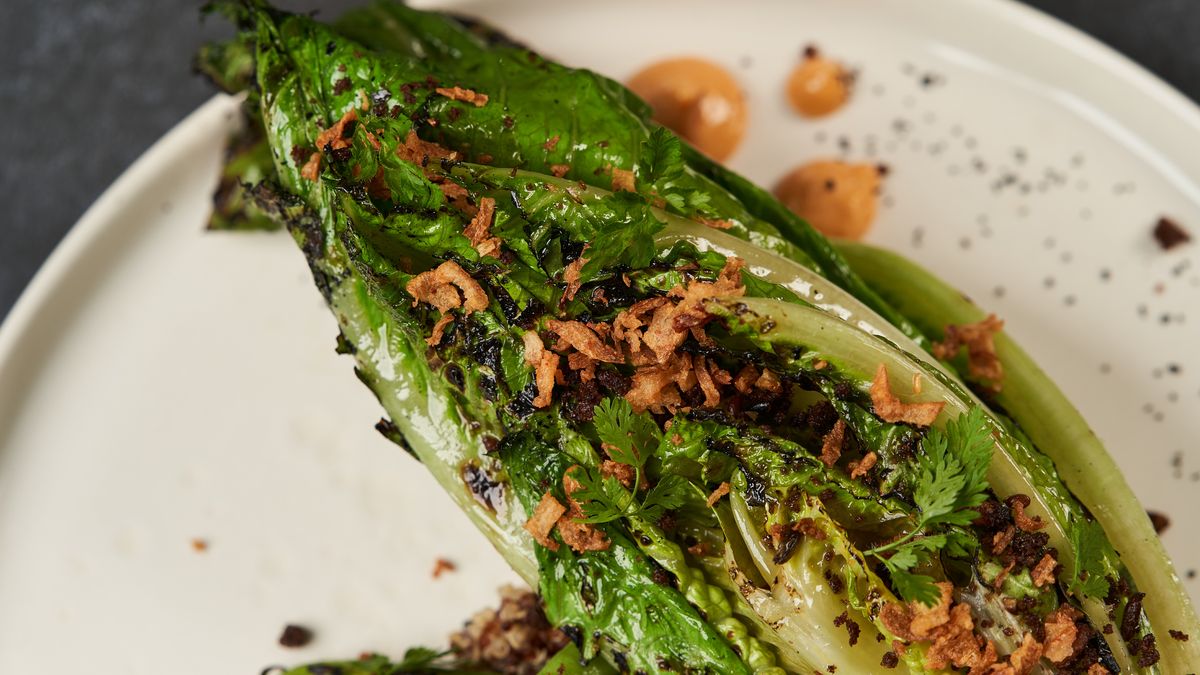 Sałata z patelni? Smakuje wybornie. 