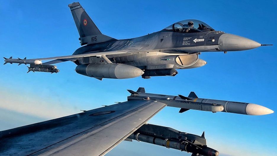 Rumuński F-16 w locie