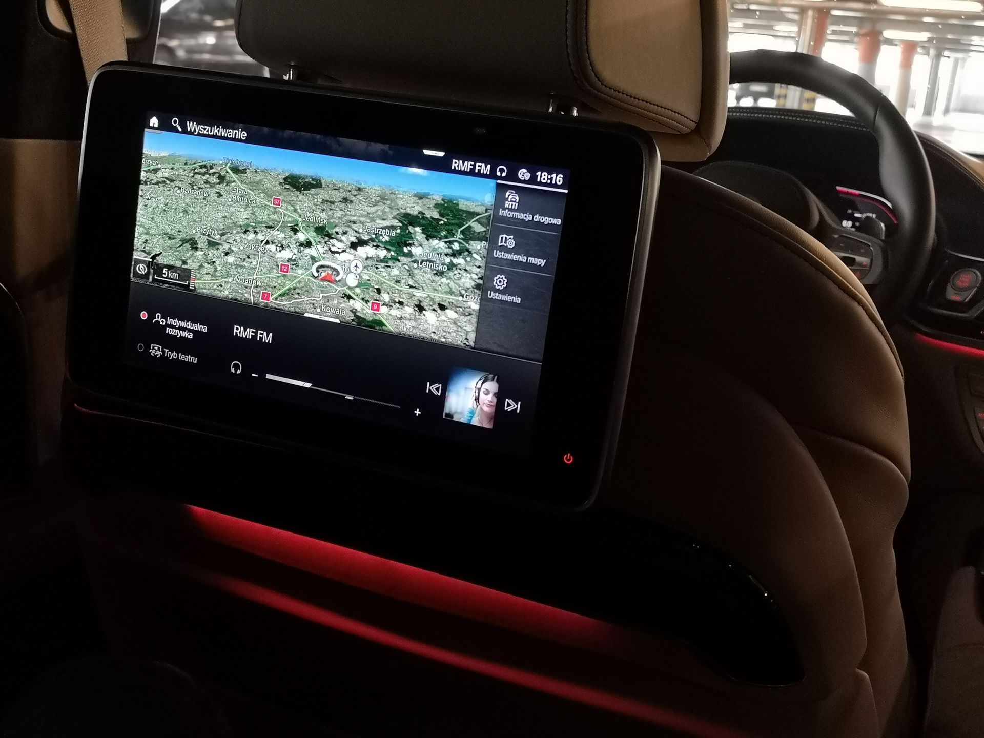 BMW 750i xDrive: Systemy wsparcia kierowcy, Night Vision, zdalne sterowanie i audio Bowers & Wilkins 42