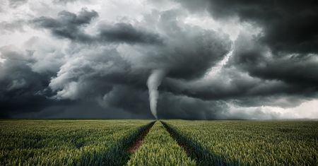 Trąba powietrzna. Czym jest, jak powstaje?