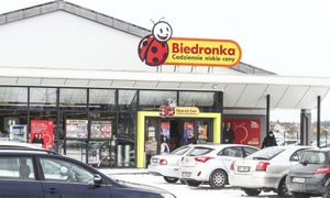 Nowy system na parkingach Biedronki. Oto na czym polega