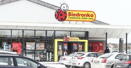 Nowy system na parkingach Biedronki. Oto na czym polega