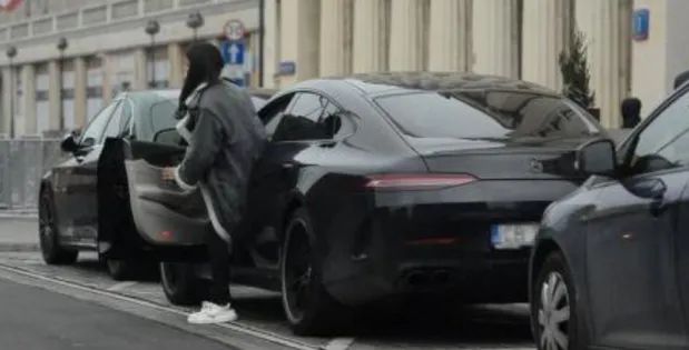 Klaudia El Dursi przyłapana na ryzykanckiej jeździe (Facebook)