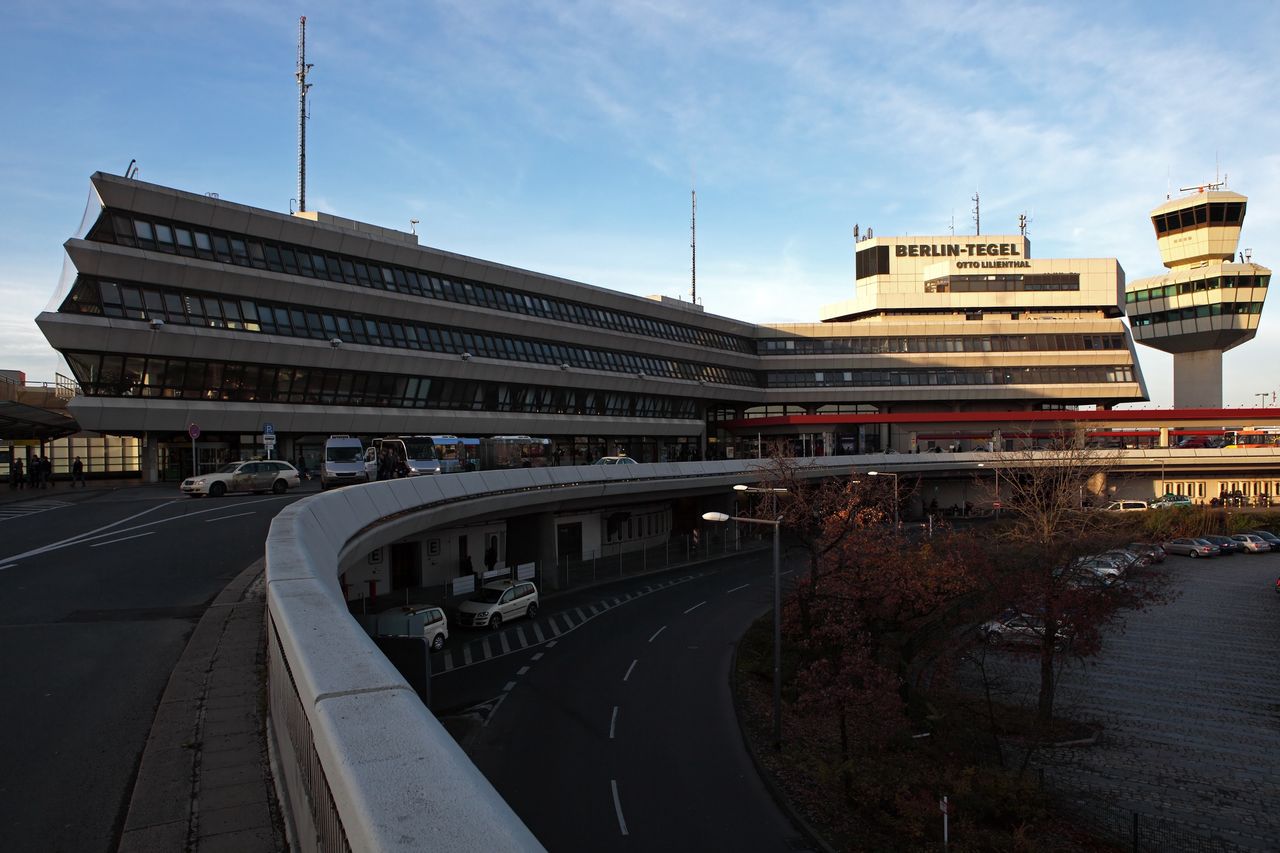 Berlin. Lotniska Tegel i Tempelhof jako ośrodki szczepień na COVID-19