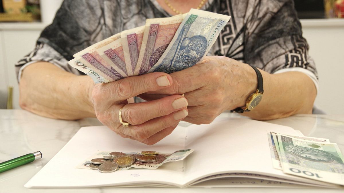 Niektórzy seniorzy na 14 emeryturę będą musieli poczekać do października