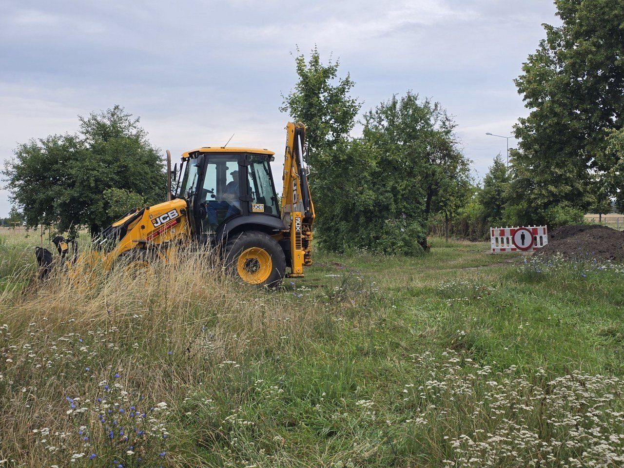 W Lesznie powstają kolejne ścieżki pieszo-rowerowe