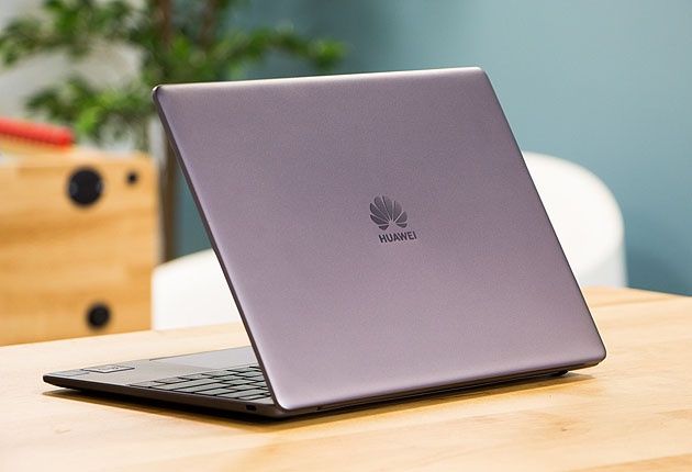 Huawei MateBook 13 tył profil