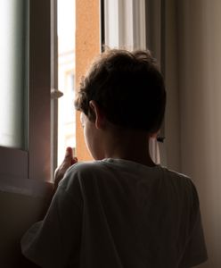 9-latek dwa lata mieszkał sam bez ogrzewania i prądu. Francuski sąd skazał matkę