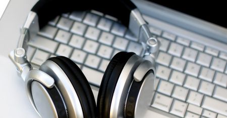 Komisja Europejska wyeliminuje ZAIKS. Muzyka będzie tańsza?