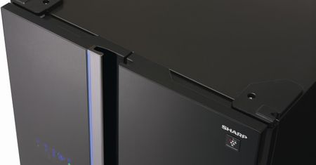 Nowe czterodrzwiowe i dwudrzwiowe lodówki Sharp