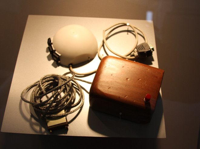Zmarł Douglas Engelbart, wynalazca myszy komputerowej